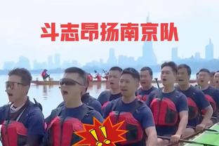 这两兄弟踢个球，咋还不理人了呢？